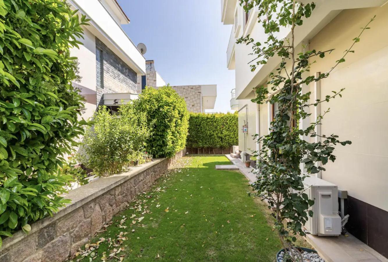 Comfortable With Garden In “urla Iskele” *